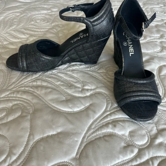 CHANEL Black w/ Dark Bronze wedge sandals EU39.5 - Picture 8 of 9